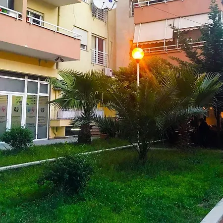 Elona's 10 Mins To City Center Apartment *